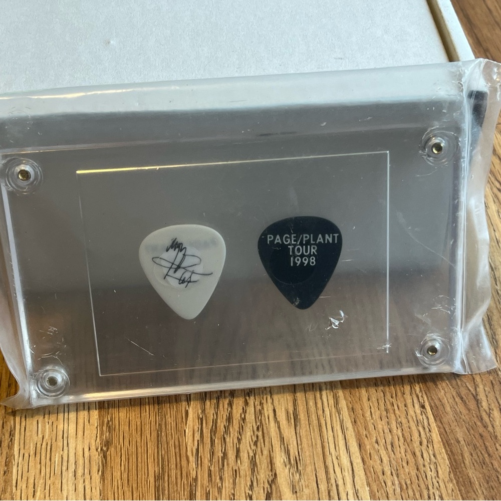 Page/Plant Tour 1998 Guitar Pick Set